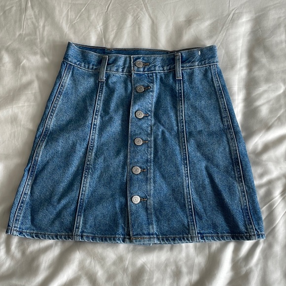 Levis Denim Button Up Skirt - Picture 2 of 5